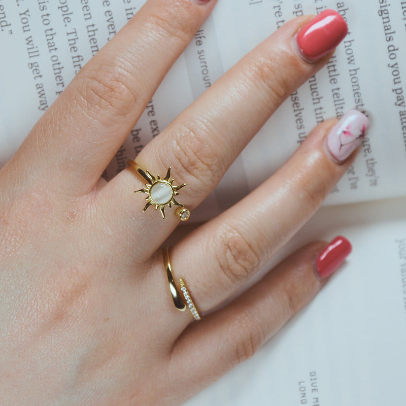 18k gold with 15 diamonds ring