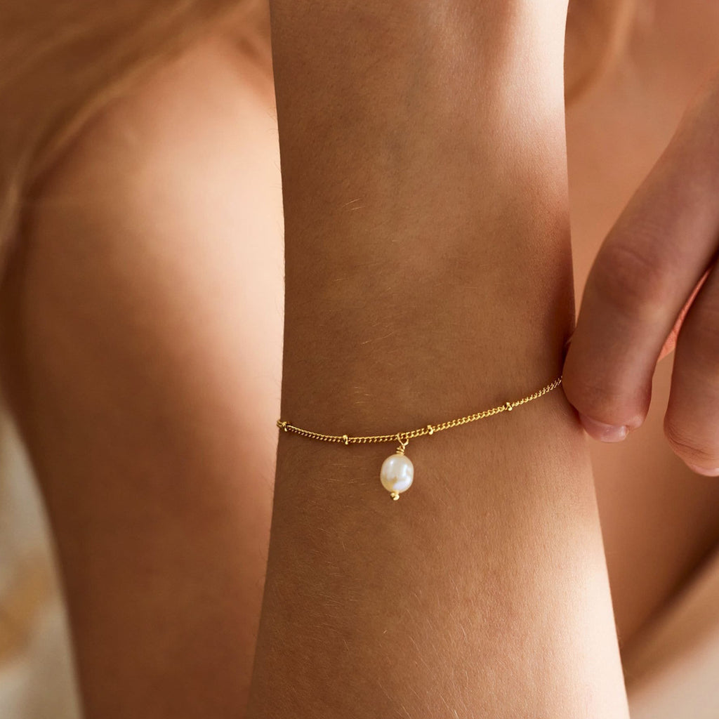 18k gold single pearl bracelet