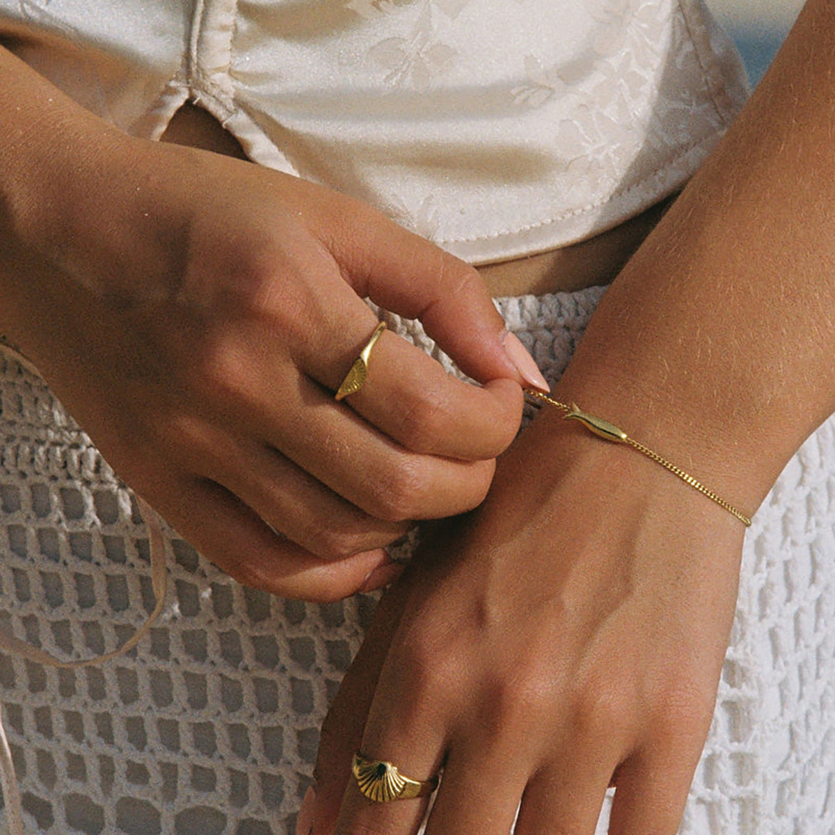 18k gold cute fish braccelet