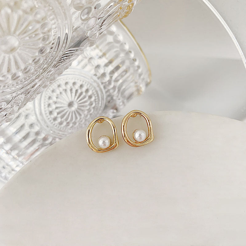 French-style Vintage Hollow Metal Pearl Earrings