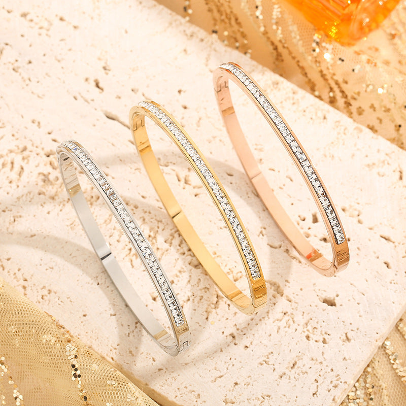 Elegant center diamond bracelet