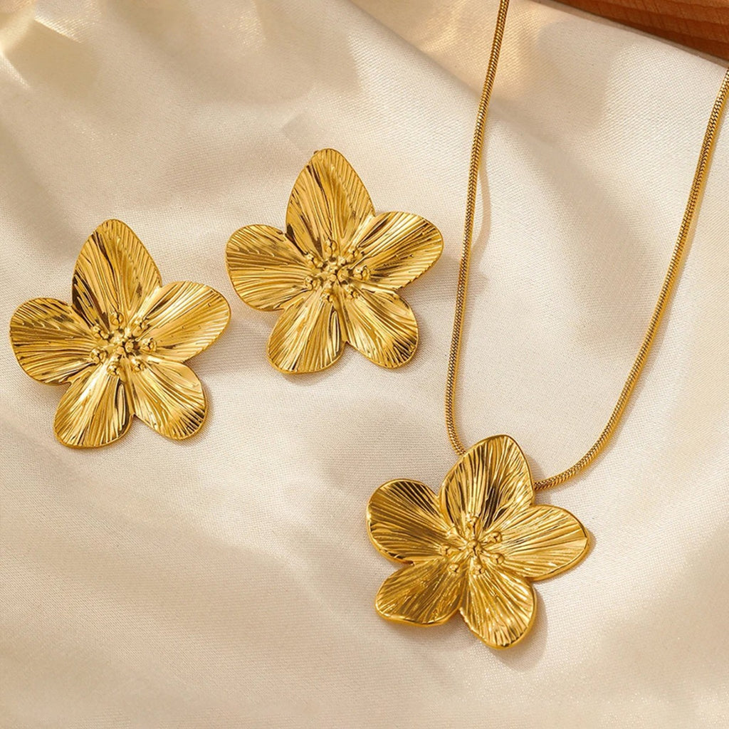 Womens 3D Exaggerated Five-Petal Flower Necklace And Earrings