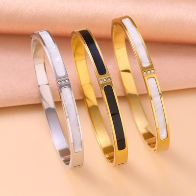 Bracelet Inlaid With Three White Shell Gemstones