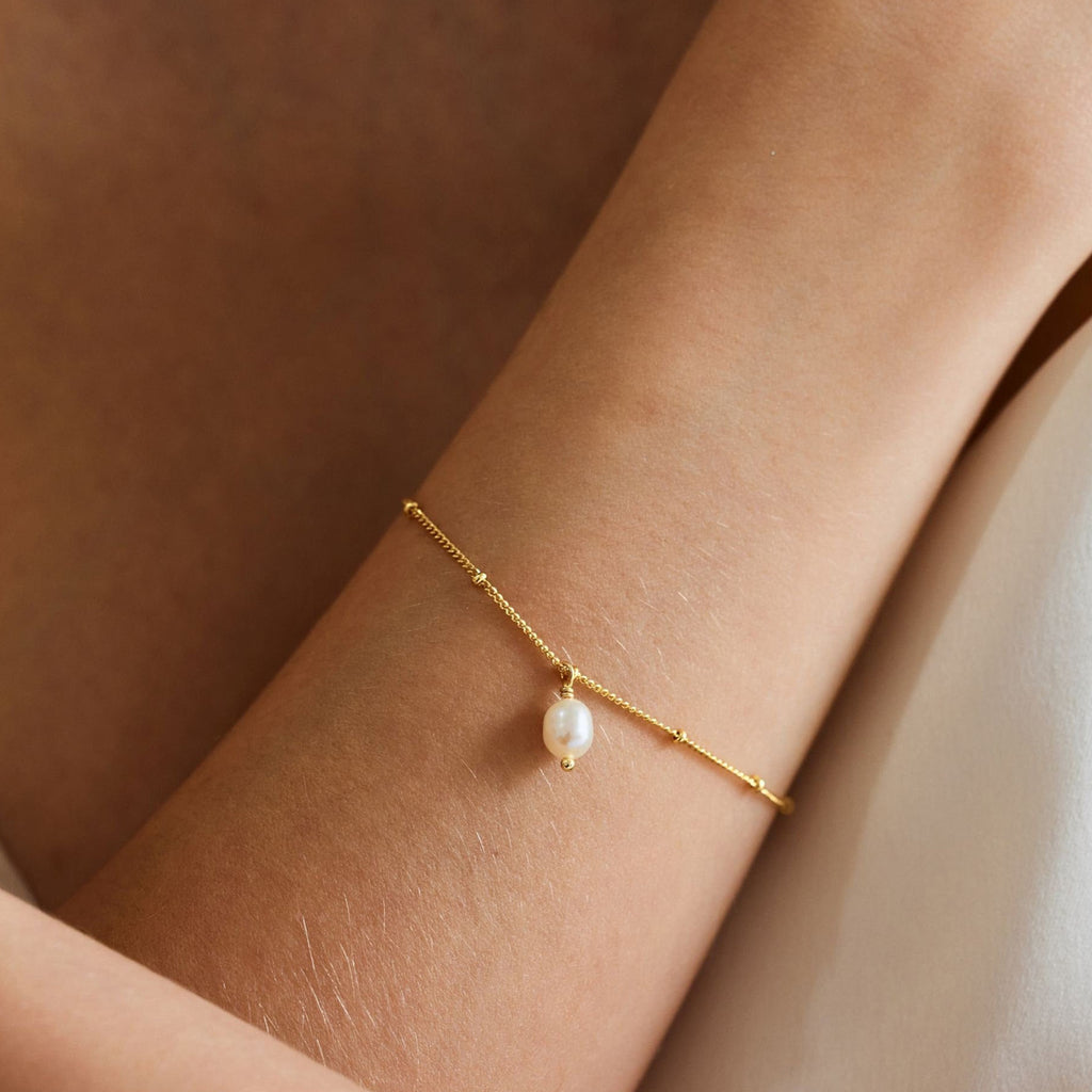 18k gold single pearl bracelet