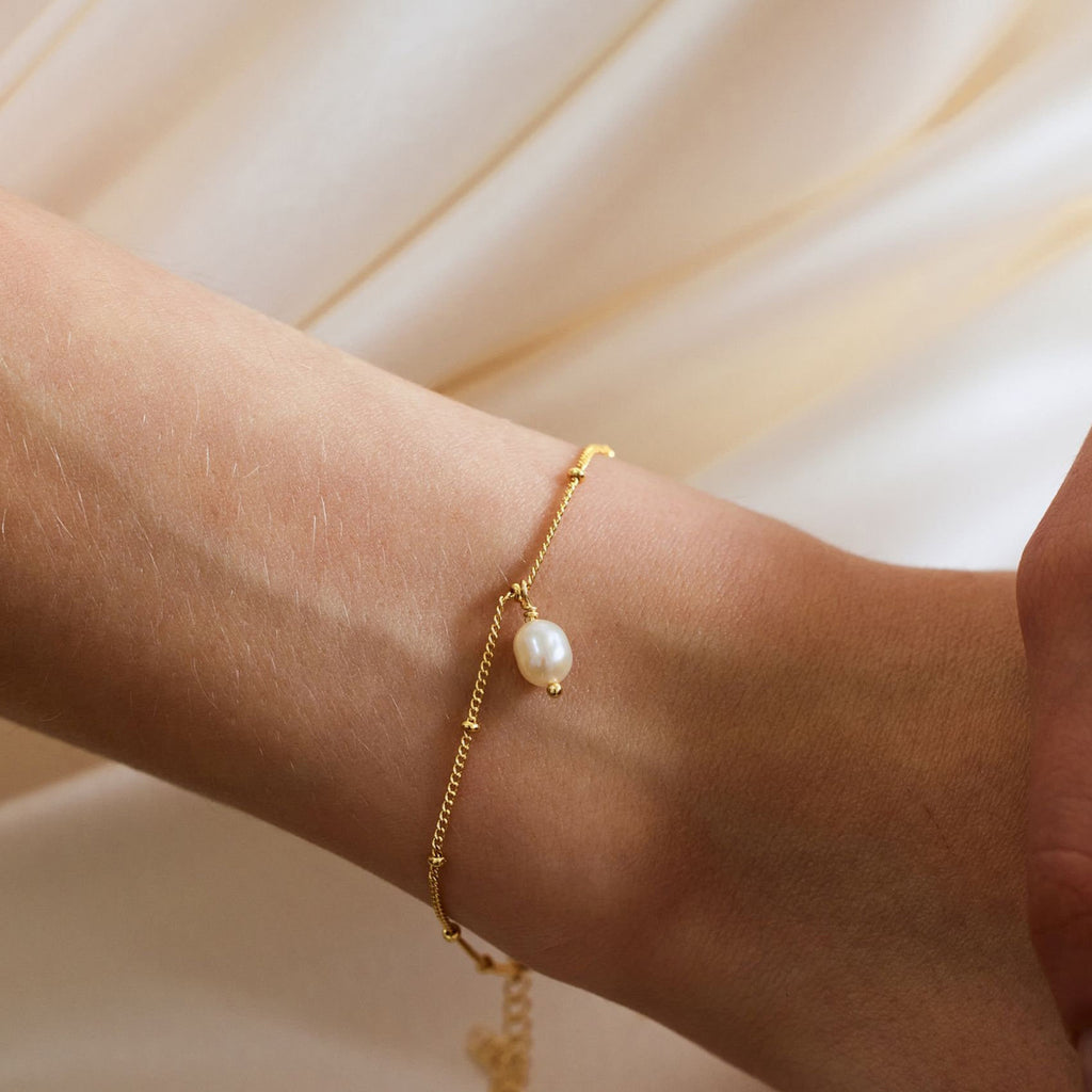 18k gold single pearl bracelet