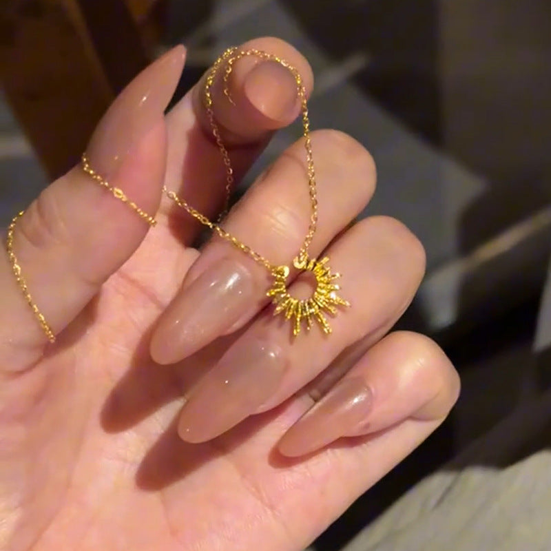 Royal sun 18k gold necklace