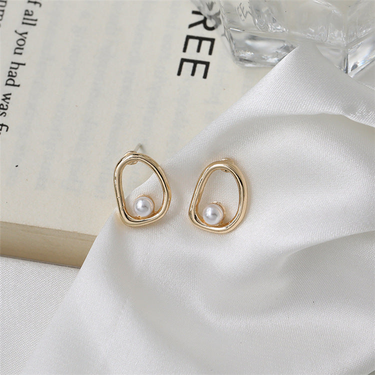 French-style Vintage Hollow Metal Pearl Earrings
