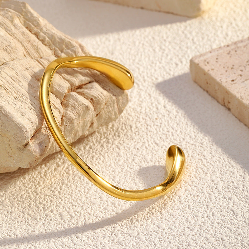 Simple 18k gold Cuff Bracelet