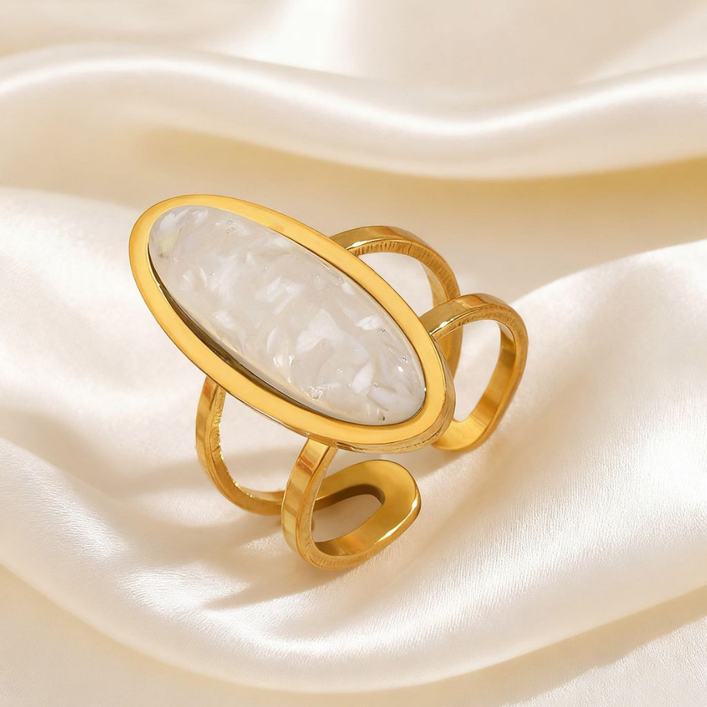 oval 18k gold ring