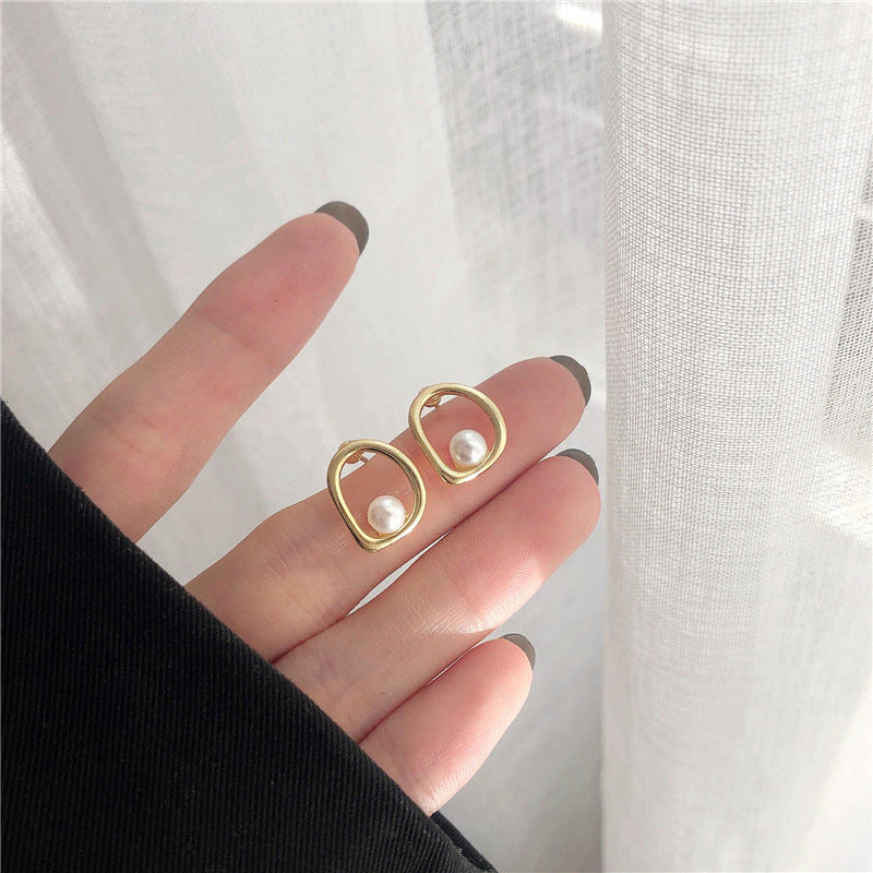 French-style Vintage Hollow Metal Pearl Earrings
