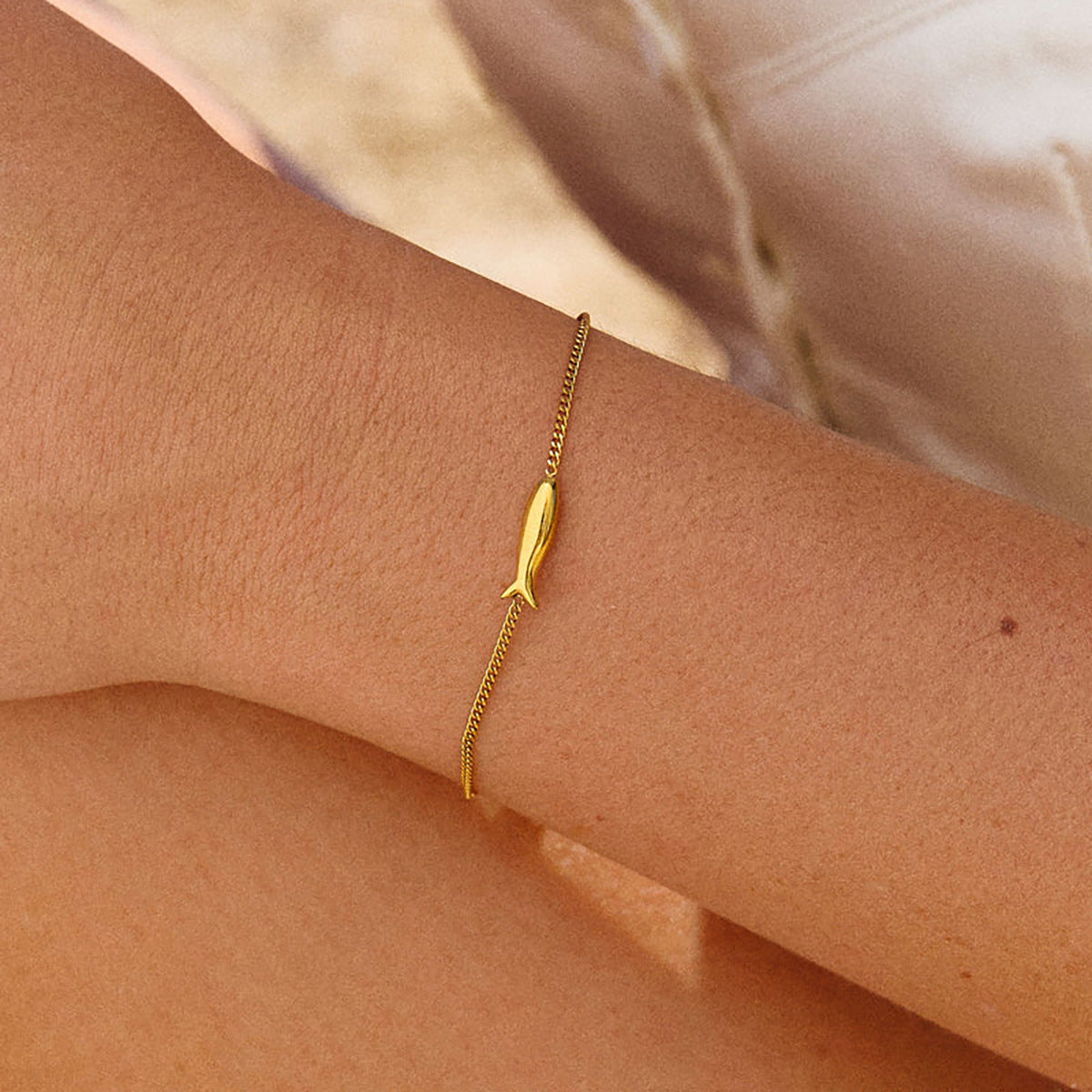 18k gold cute fish braccelet